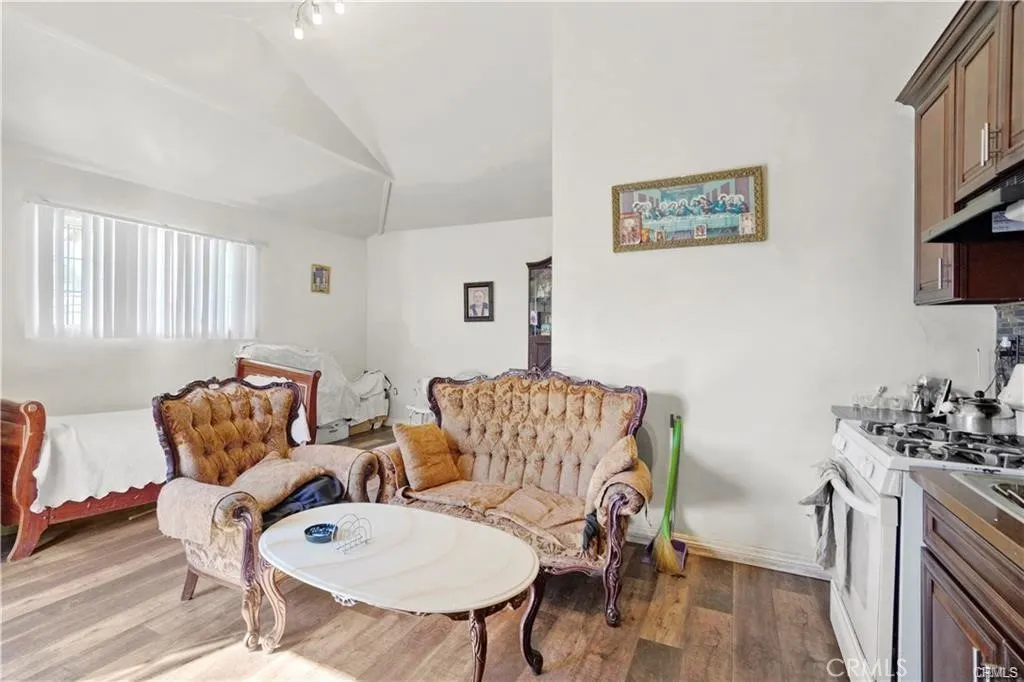 7060 Morse Avenue, North Hollywood, California 91605 home-pic-29